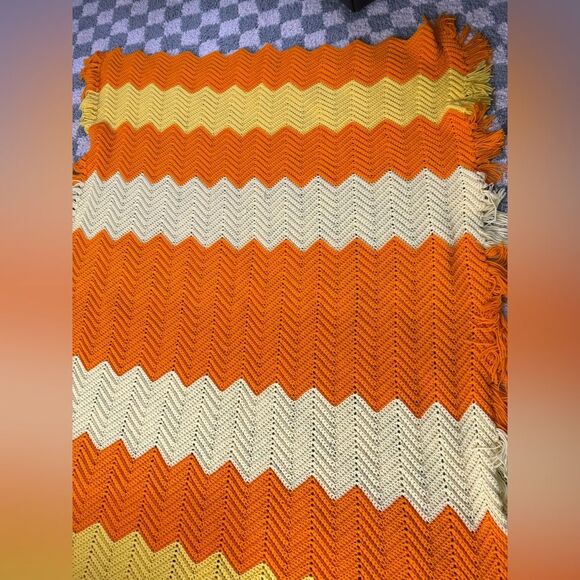 VTG Crochet Afghan Chevron Handmade Sunshine Retro Boho Fringe Orange Yellow L - Picture 4 of 9